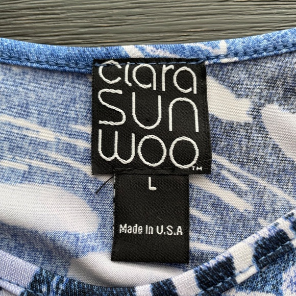 CLARA SUNWOO Women’s Size Large V-neck Blue Large Format Florals Tunic Top - Picture 3 of 5